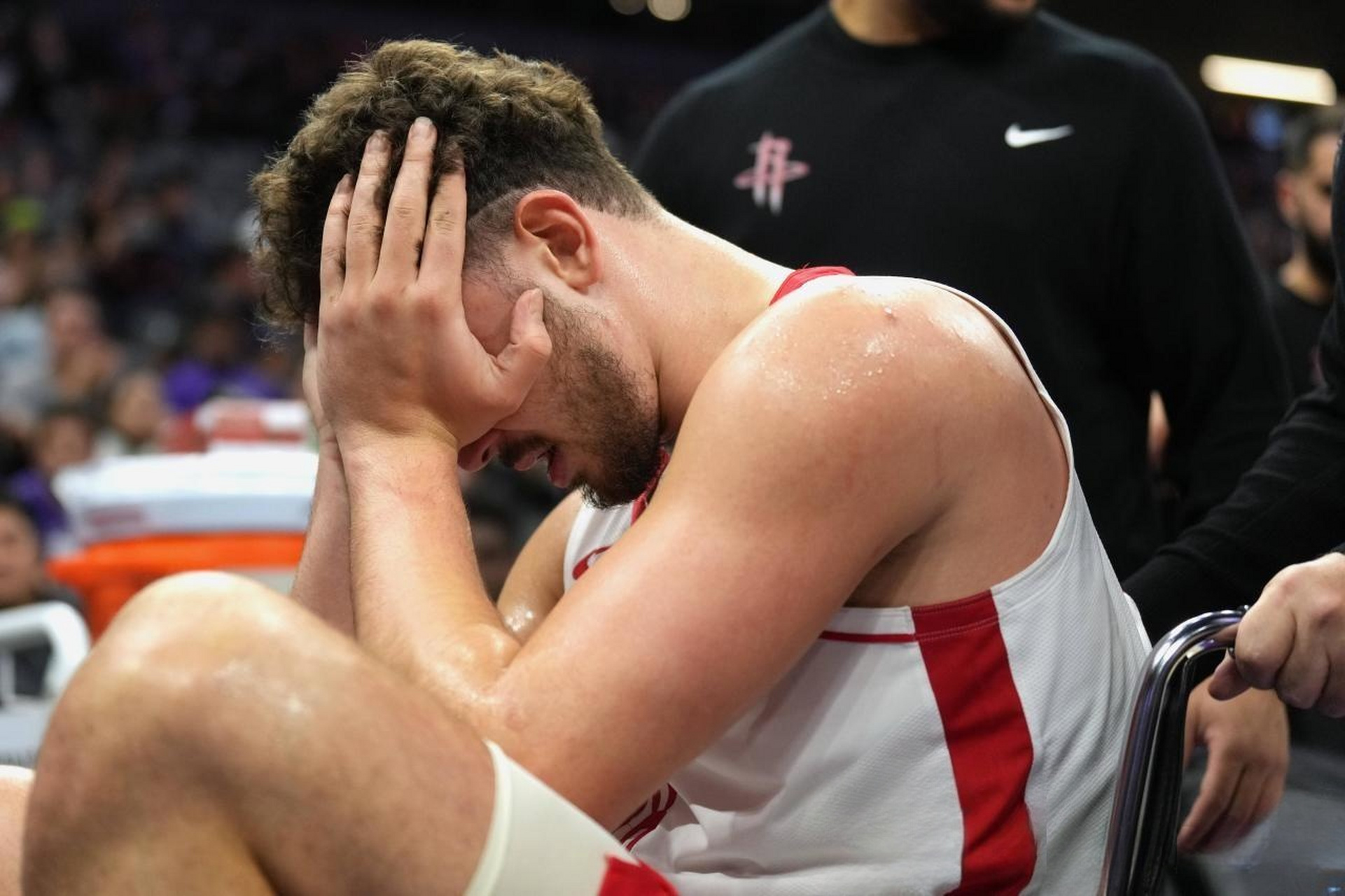 开元棋牌app-关于球星受伤离场，球队状态下滑引发危机的信息